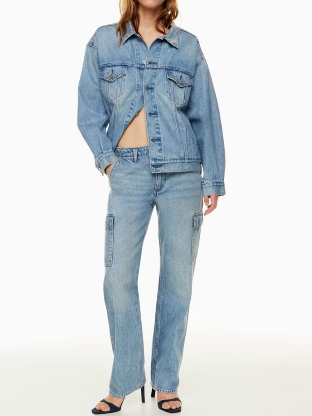 Aritzia Denim Forum ’90s Edie Low Rise Cargo Jeans Light Wash Size 24
